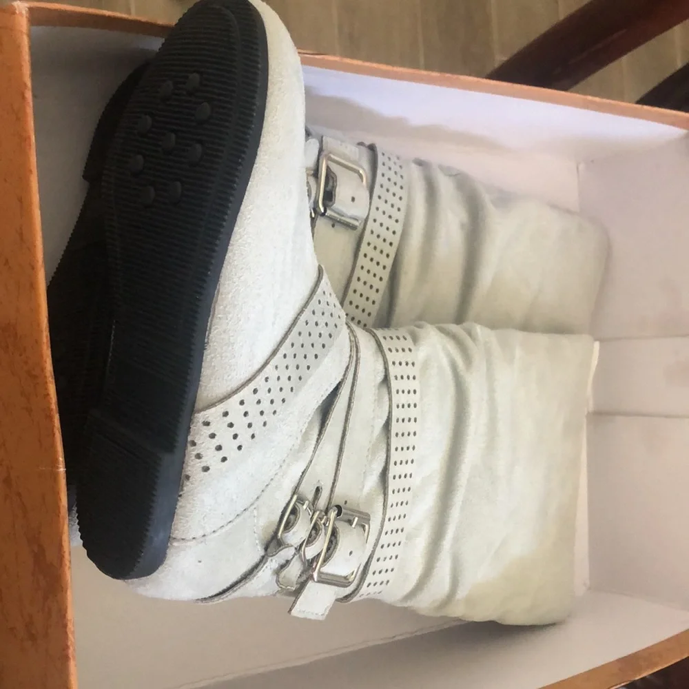 NWT Girl’s Light Grey Boots - Picture 3 of 3